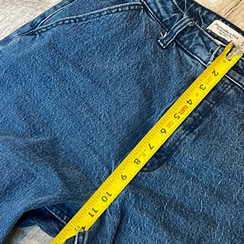 Abercrombie & Fitch The 90's Relaxed High Rise Blue Jeans - Picture 5 of 9